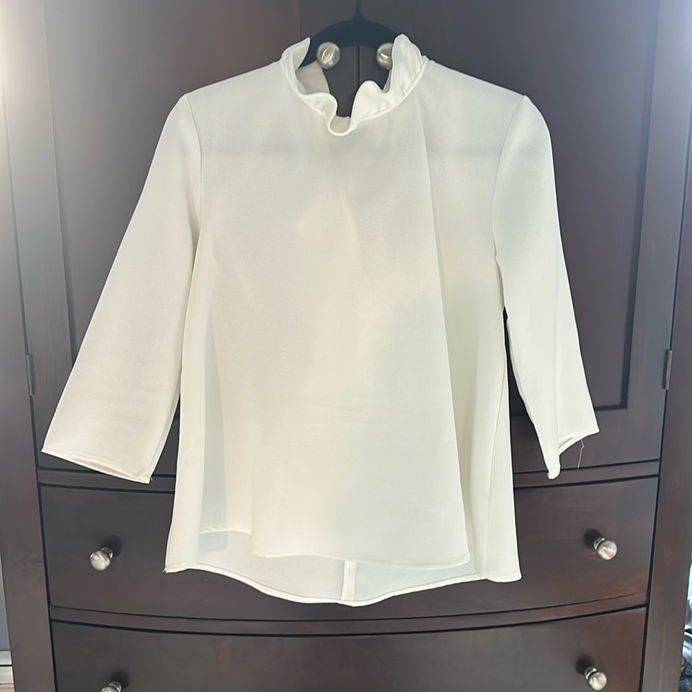 Pomander Place blouse size small. An excellent use condition.